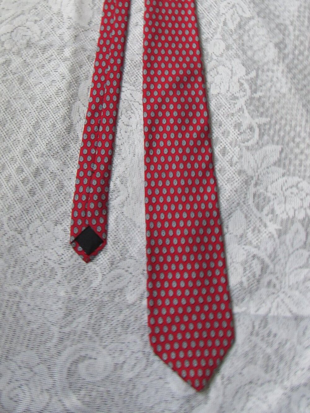 brooks brothers red tie ‘346’ ,100% silk, made in US, width 3.5in